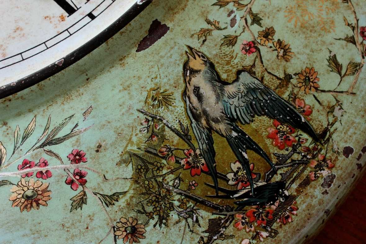 French Aesthetic Toleware Wall Clock. Large Green Metal Country House. photo vintage