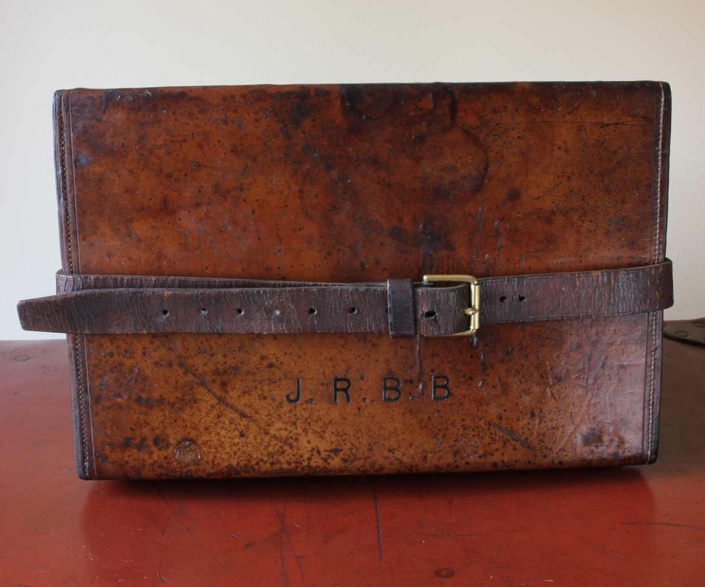 Leather Cartridge Case. Army & Navy Shotgun Hunting Gun Magazine Box. photo furniture