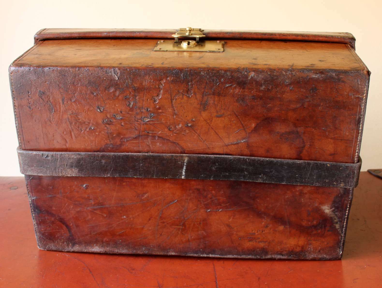 photo furniture Leather Cartridge Case. Army & Navy Shotgun Hunting Gun Magazine Box.