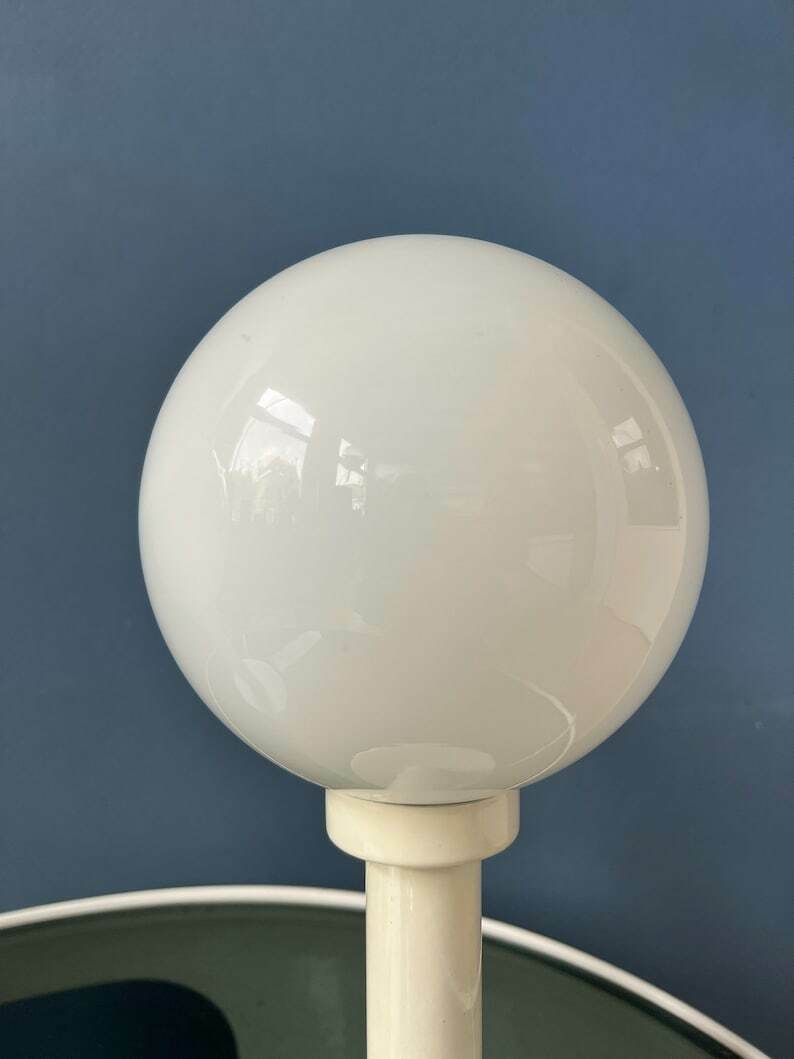 photo for sale Set (2) Witte Space Age Tafellampen Met Opaline Glazen Kap