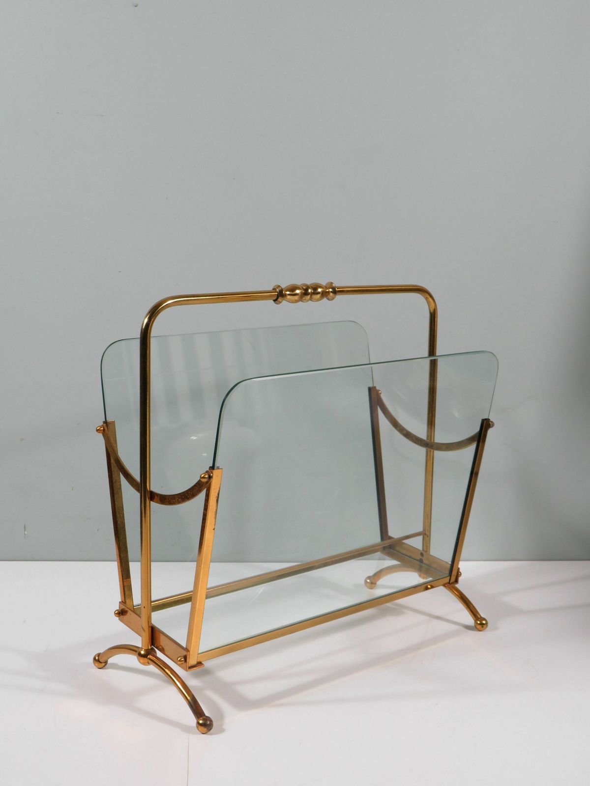 Vintage Magazine Rack, Brass And Glass, Italy 1950 1960 photo vinterior