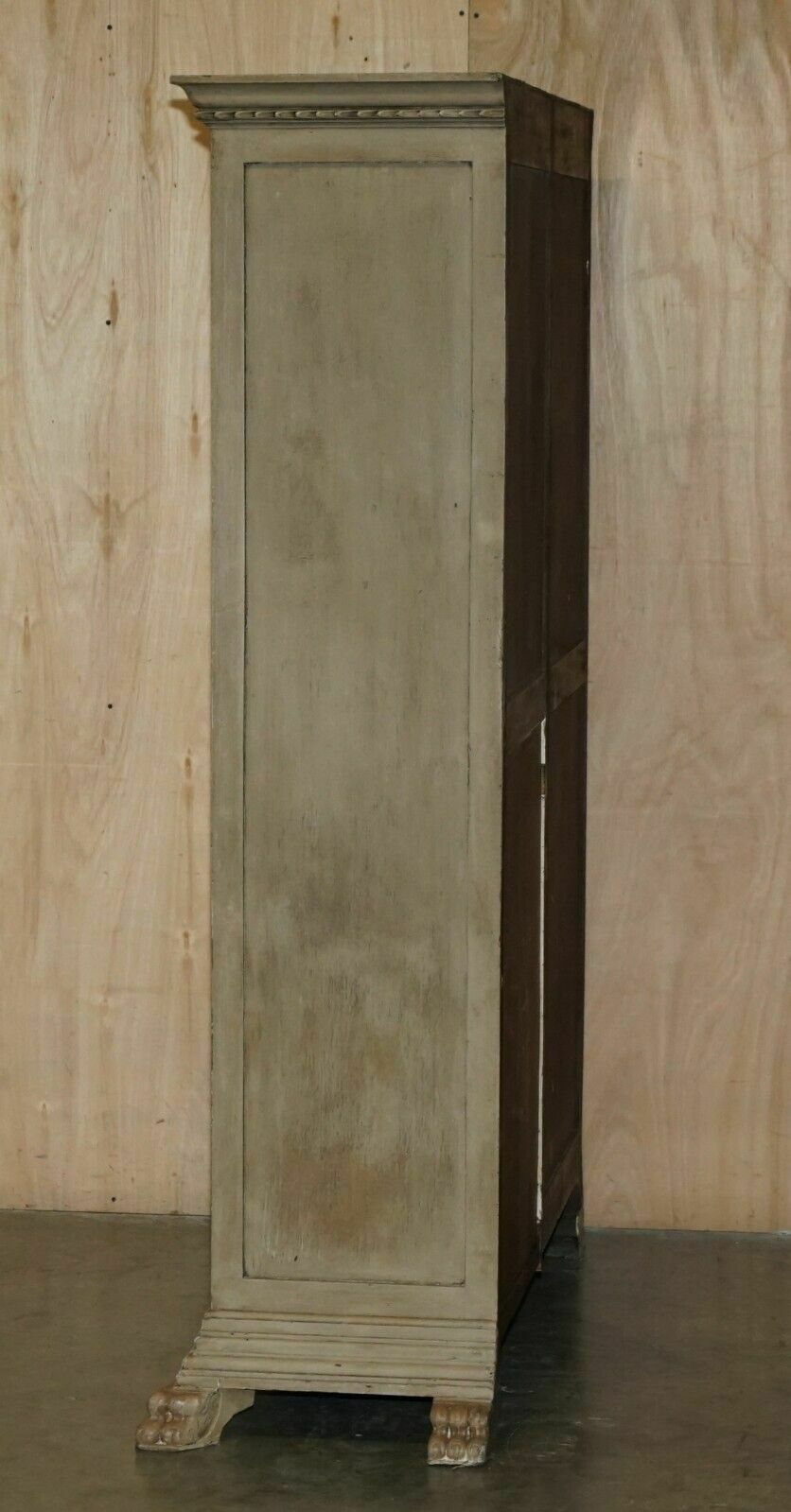 photo vintage Antique Jacobean Revival Hand Carved Armoire Wardrobe With Grey French Paint