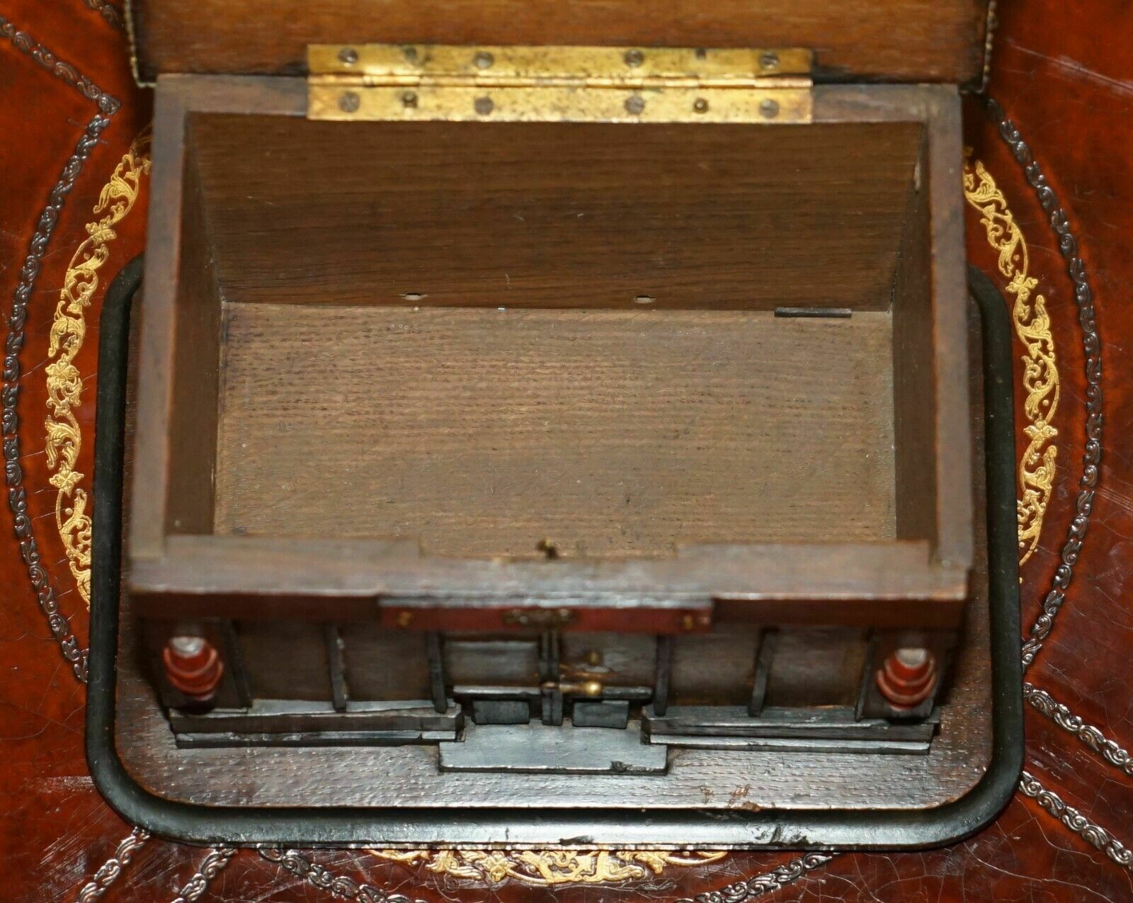 photo vinterior Antique Circa 1900 French Cigar Box Modelled As A Pagoda Top Chinese Shop