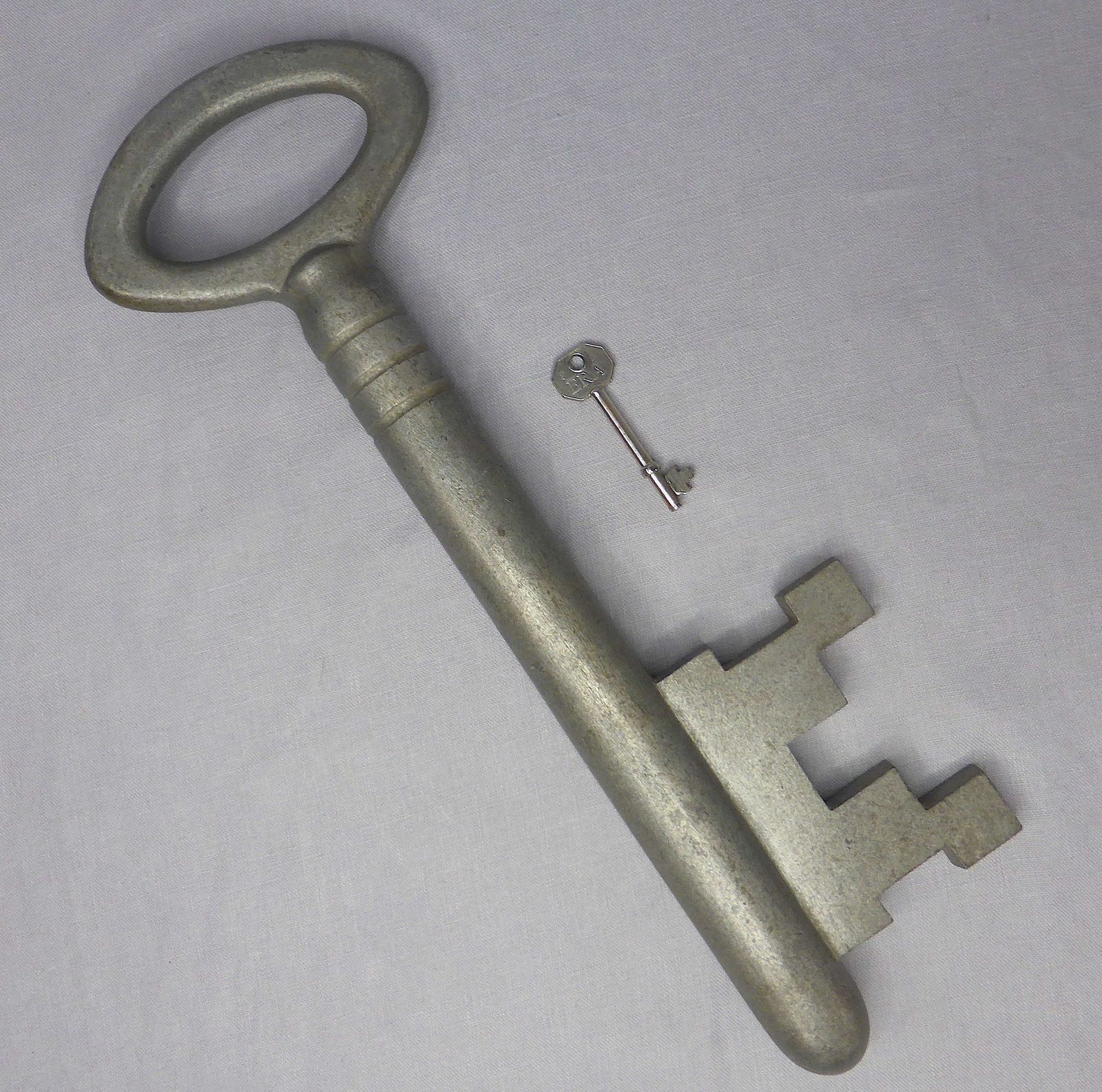 Oversized Locksmith's Display Key photo furniture