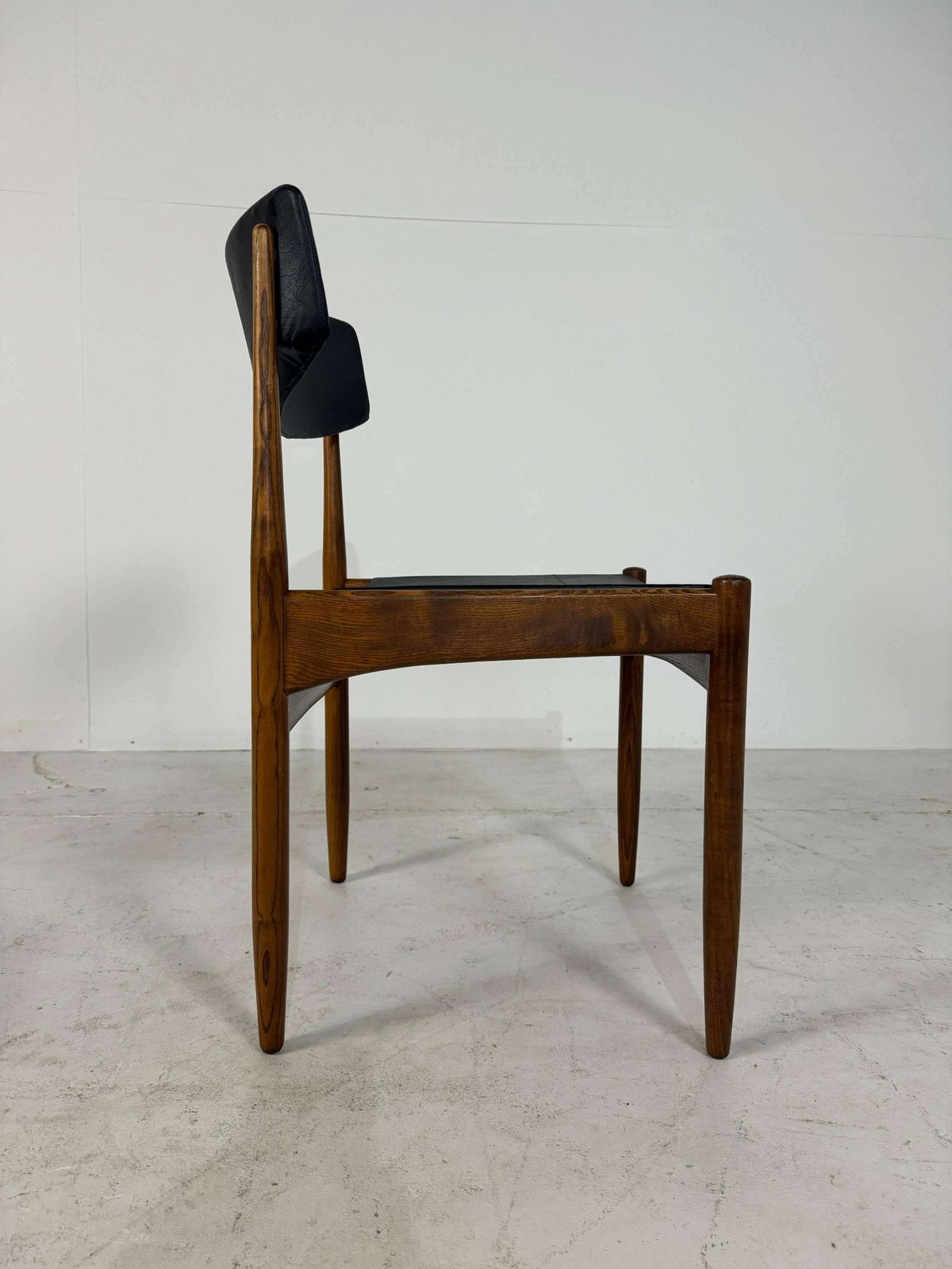 Set Of 6 Vintage Teak Diningchairs With Black Skai Fabric photo buy
