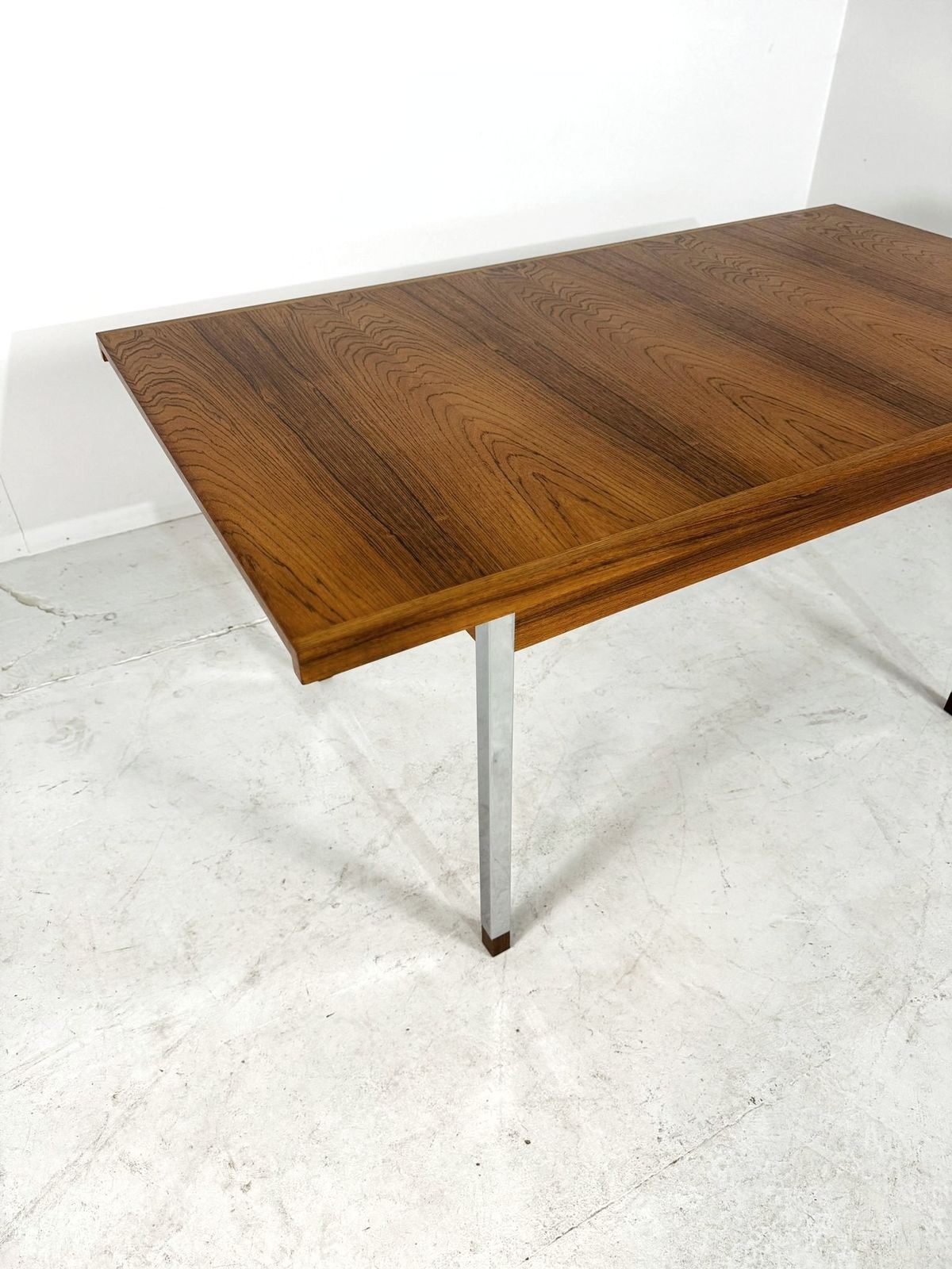 Uitschuifbare Vintage Teakhouten Eettafel Met Chromen Poten Van Alfred Hendrickx Voor Belform photo for sale