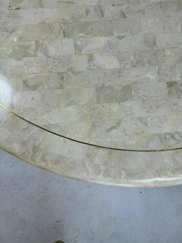 Mid Century Ronde Eettafel Van Gemosaiekt Steen En Messing photo for sale