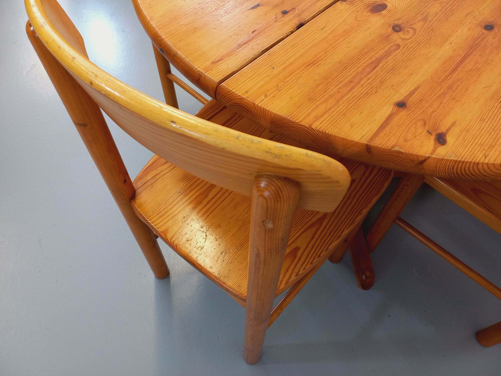 photo buy Round Table And 4 Pine Chairs, 1960s
