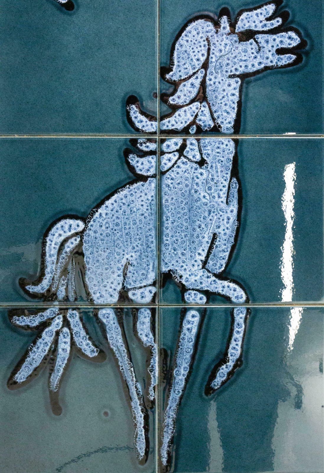 Carreaux de faïence mid-century, Cheval sous la lune, France photo for sale