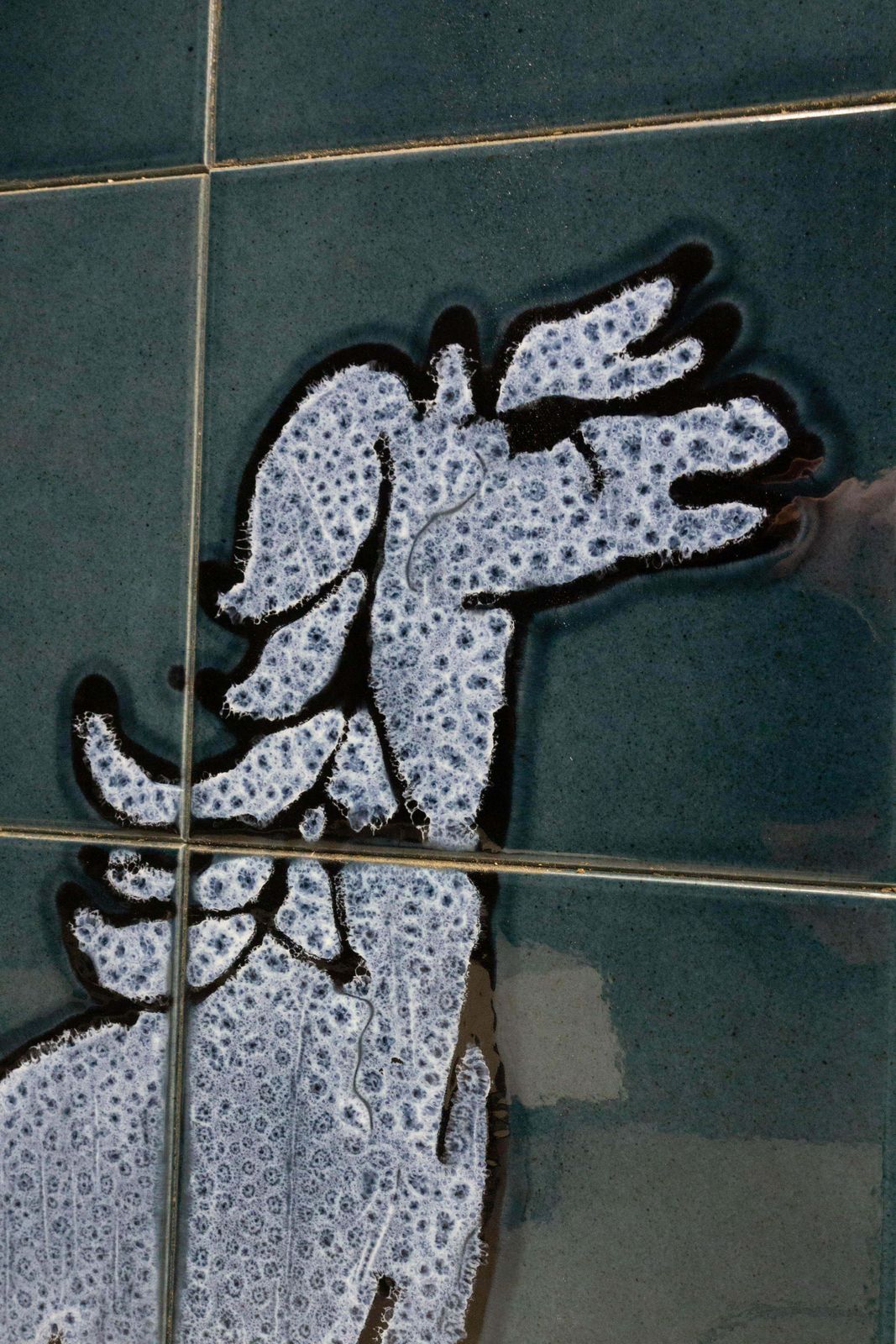 Carreaux de faïence mid-century, Cheval sous la lune, France photo Éléments architecturaux