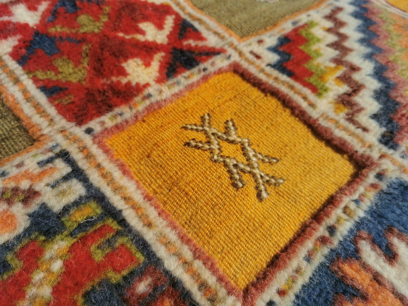 photo vinterior R49  Colourful Moroccan Berber Rug. Tribal Carpet Mad Of Camel Wool