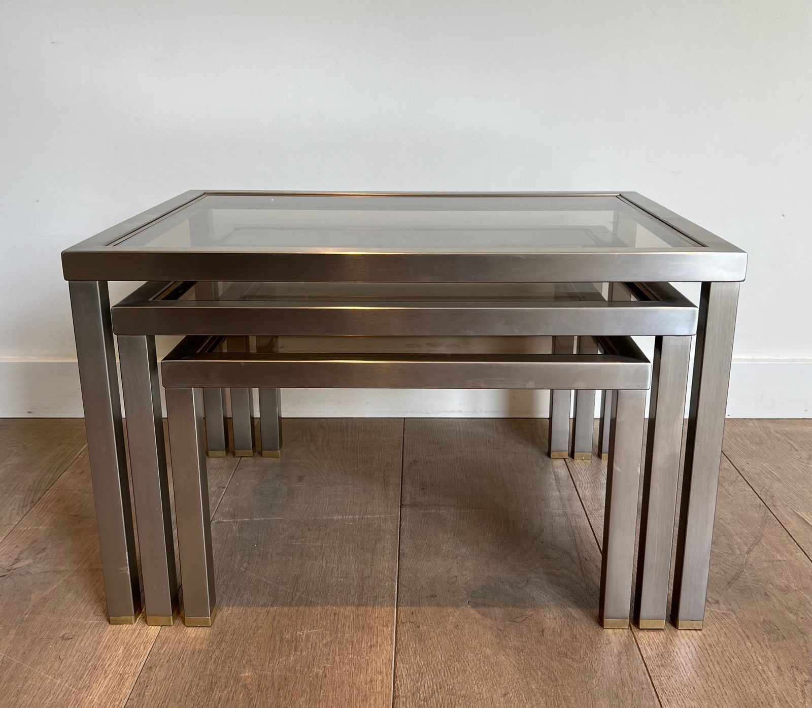 Suite Of 3 Nesting Tables In Brushed Steel And Brass Attributed To Guy Lefèvre photo vinterior
