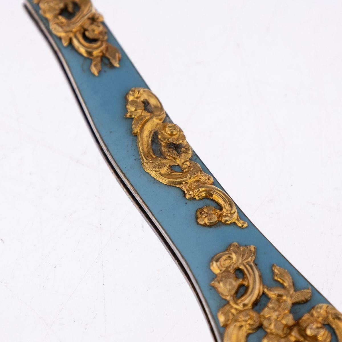 photo vintage 19th Century French Gold Mounted & Mother Of Pearl Etui Set, C.1870