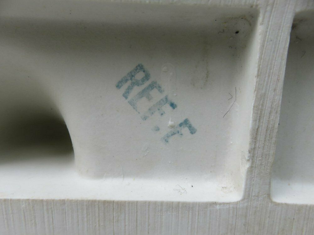 photo vinterior Bathroom Tray Wall Console In Porcelain White, 1950s