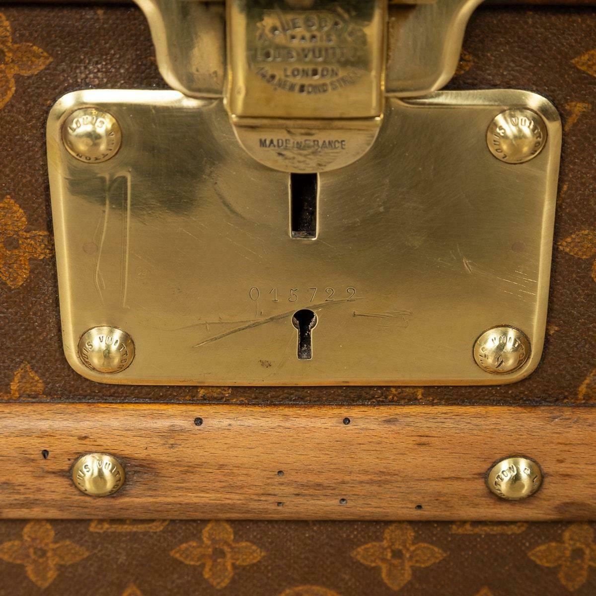 photo vintage 20th Century Louis Vuitton Trunk In Monogram Canvas, France, C.1900