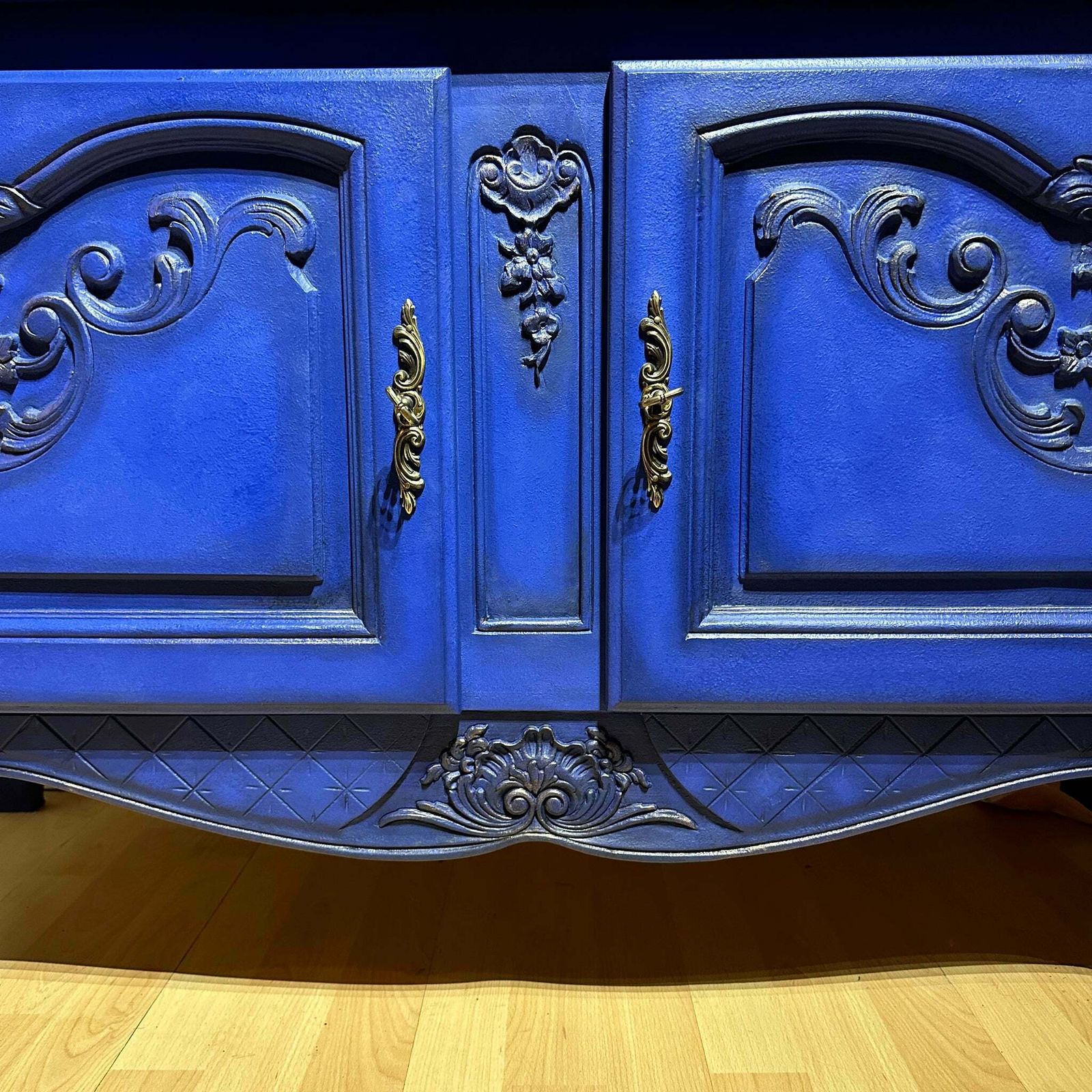 French Antique Display Cabinet Higly Decorated With Carvings Bright & Bold Statement Piece photo vinterior