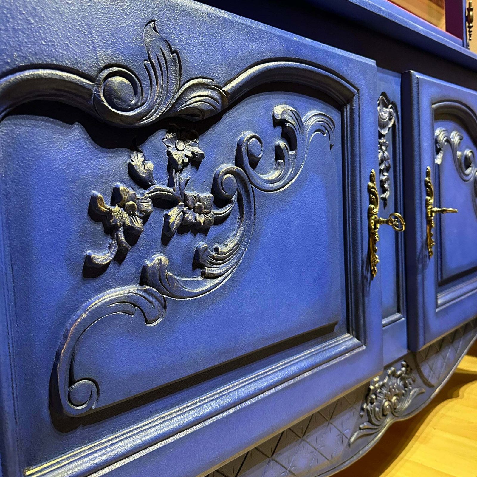 3995.0 French Antique Display Cabinet Higly Decorated With Carvings Bright & Bold Statement Piece photo
