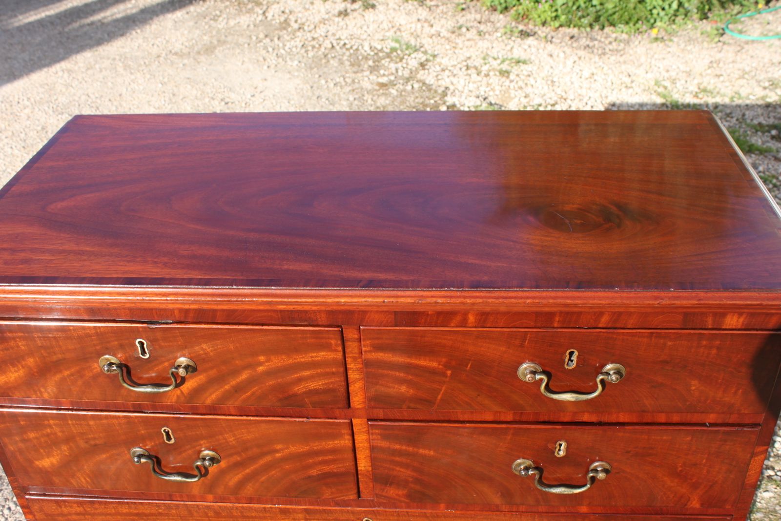 photo vintage A Fine Mahogany George III Period Chest Of Drawers