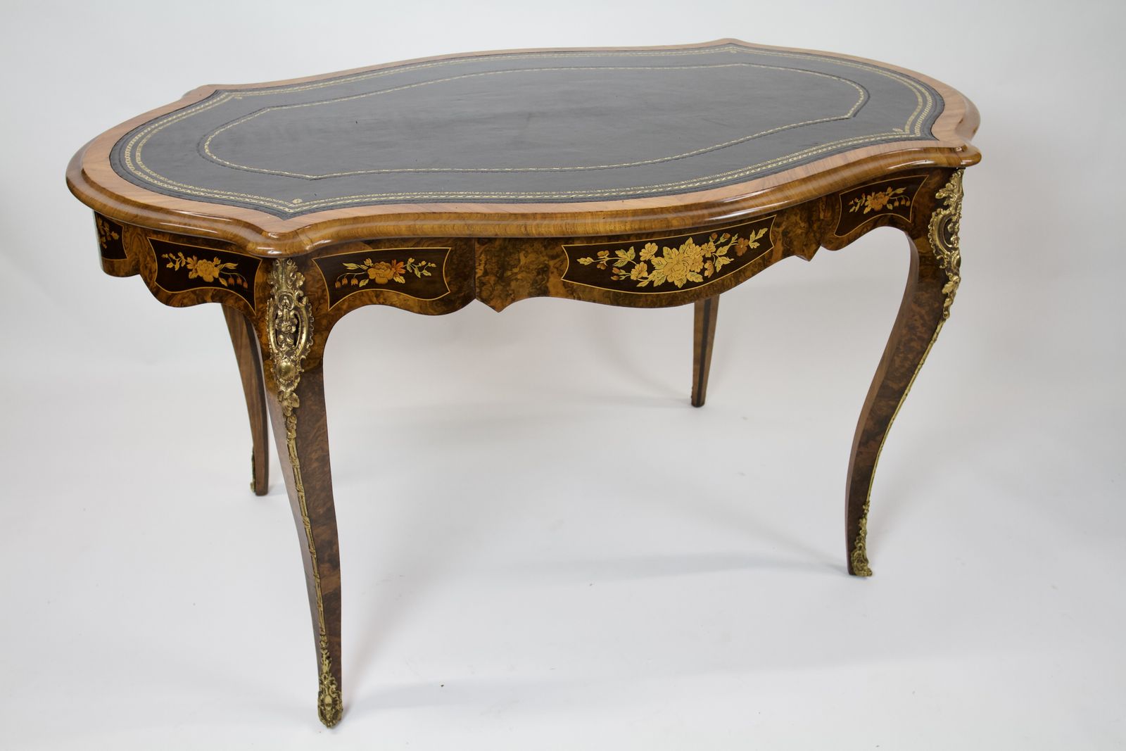 Fine C19th  French Kingwood & Marquetry Bureau Plat photo furniture
