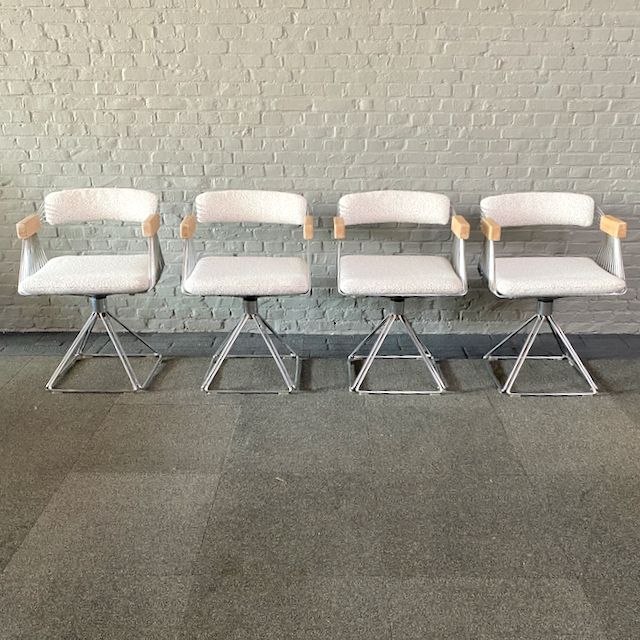 6950.0 "Delta" Eetkamerset Van Rudi Verelst Voor Novalux – Aristide Bekleding photo