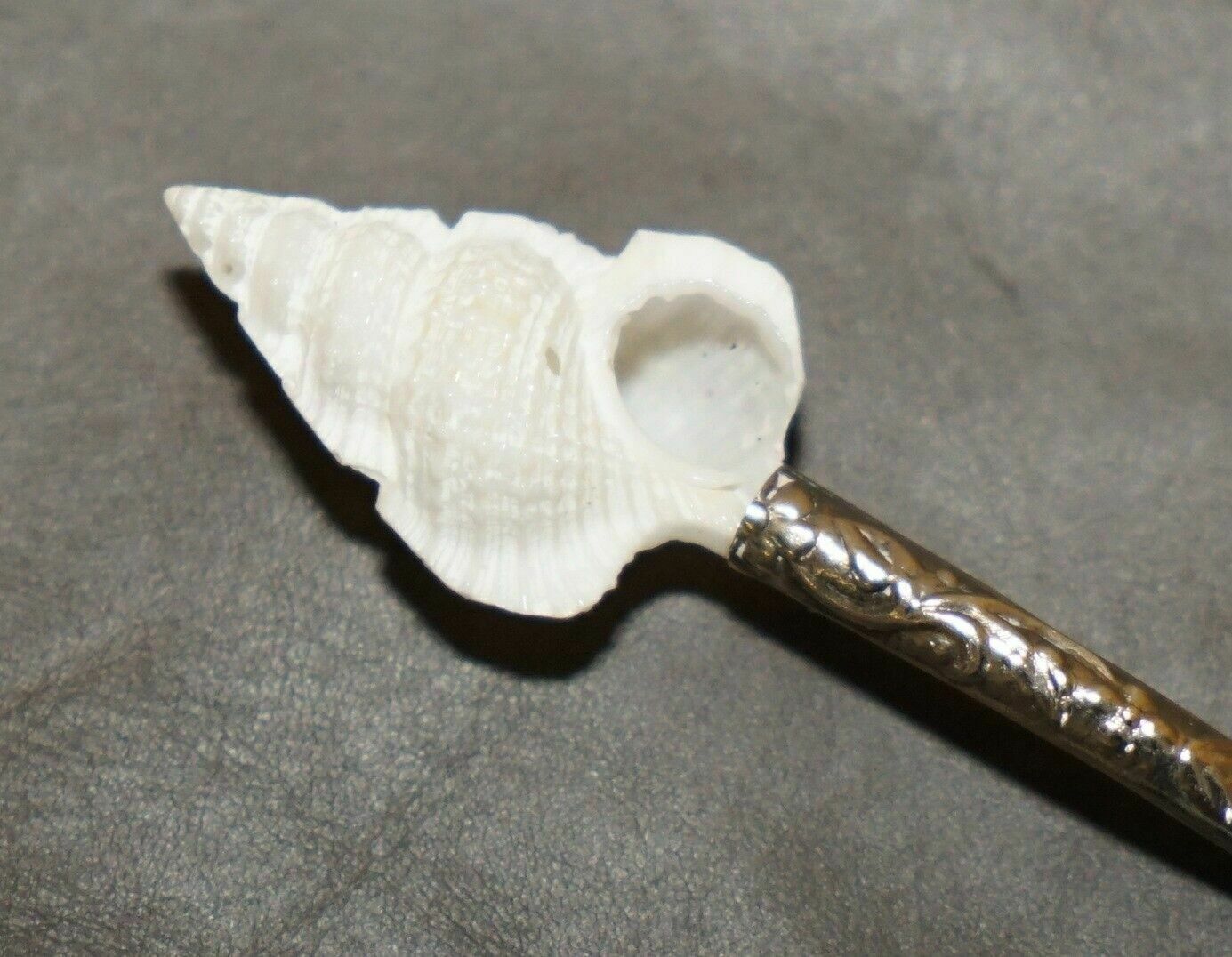photo vintage Four Antique Victorian Mother Of Pearl & Sterling Silver Tested Shell Tea Spoons