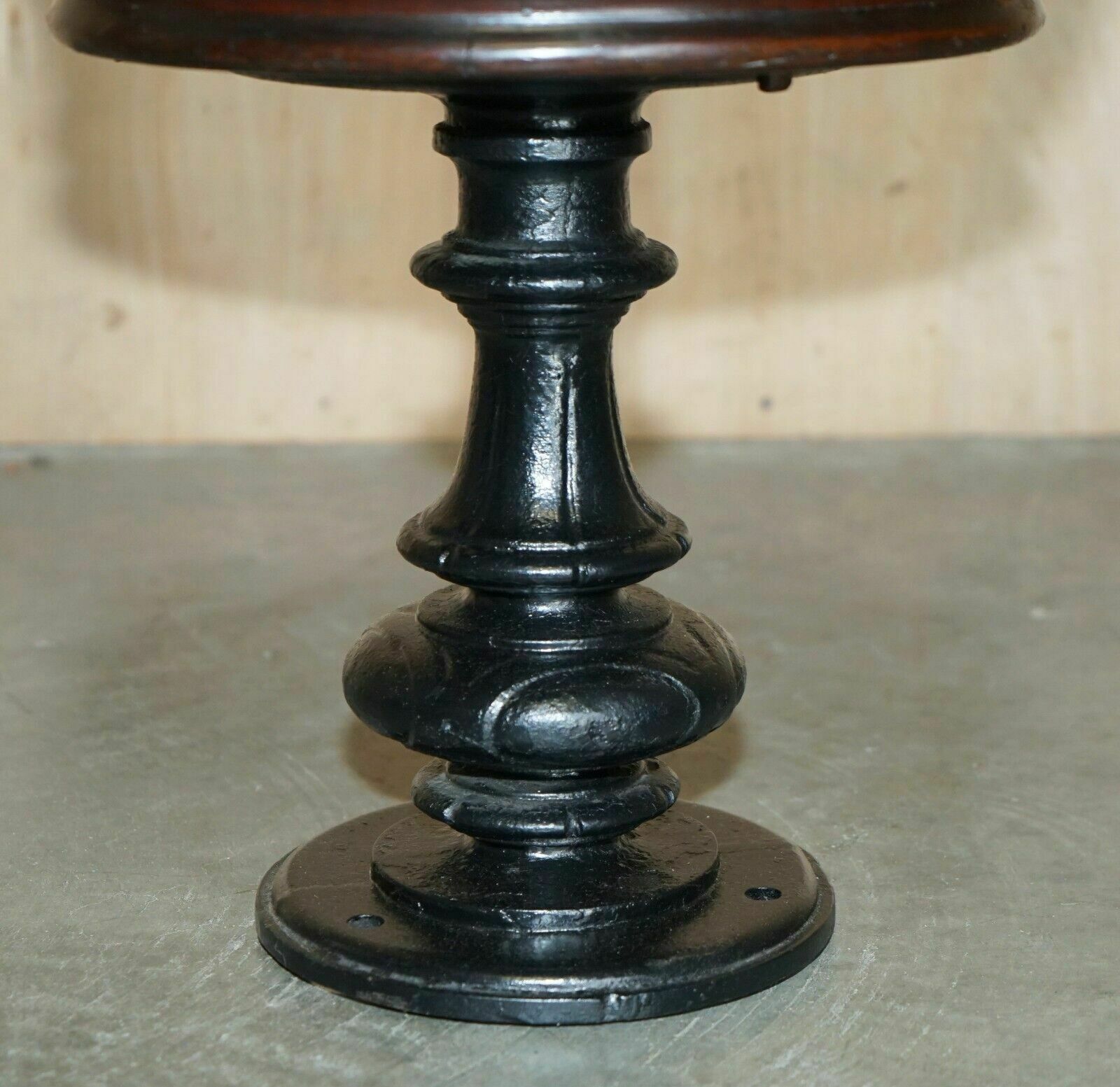 photo vinterior Antique Circa 1800 Ships Captains Chair With Royal Crown And Anchor Carved