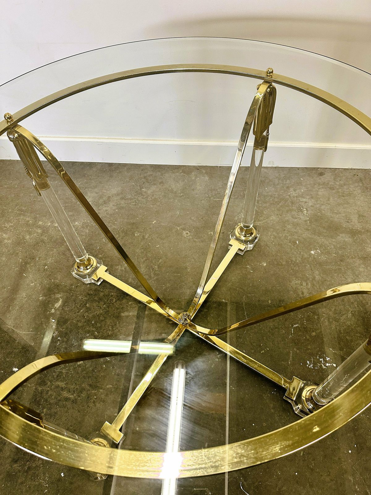 Eettafel Van Messing En Lucite Met Geslepen Glazen Blad, Italië, Ca. Jaren 1980. photo for sale
