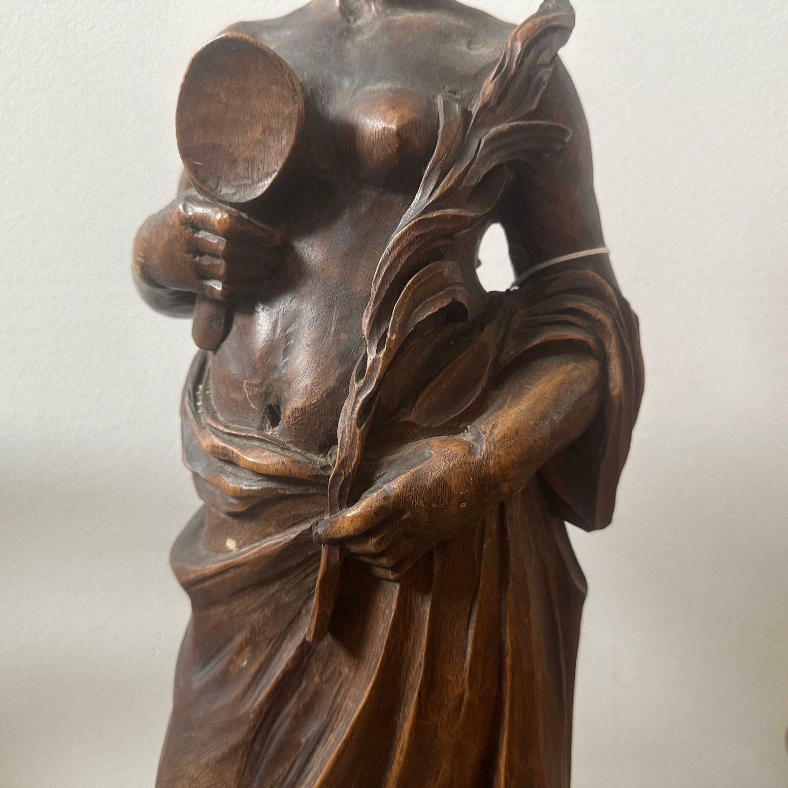 photo vintage 1850s Neoclassical Hand Carved Walnut Italian Sculpture Of A Roman Bather