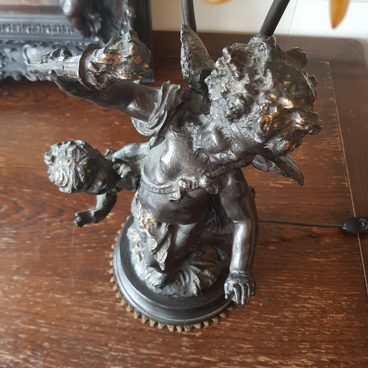 Vintage Franse Lamp, Tafellamp, Woondecoratie, Interieur, Bruine Kap, Lamp Met 2 Figurenbeelden, Putti, Cherubijnen, Engelenlamp, Verzamelobject photo vinterior