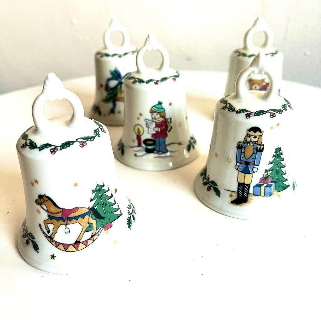 A Set Of 4 Christmas German Porcelain Christmas Bells/ Kaiser photo furniture