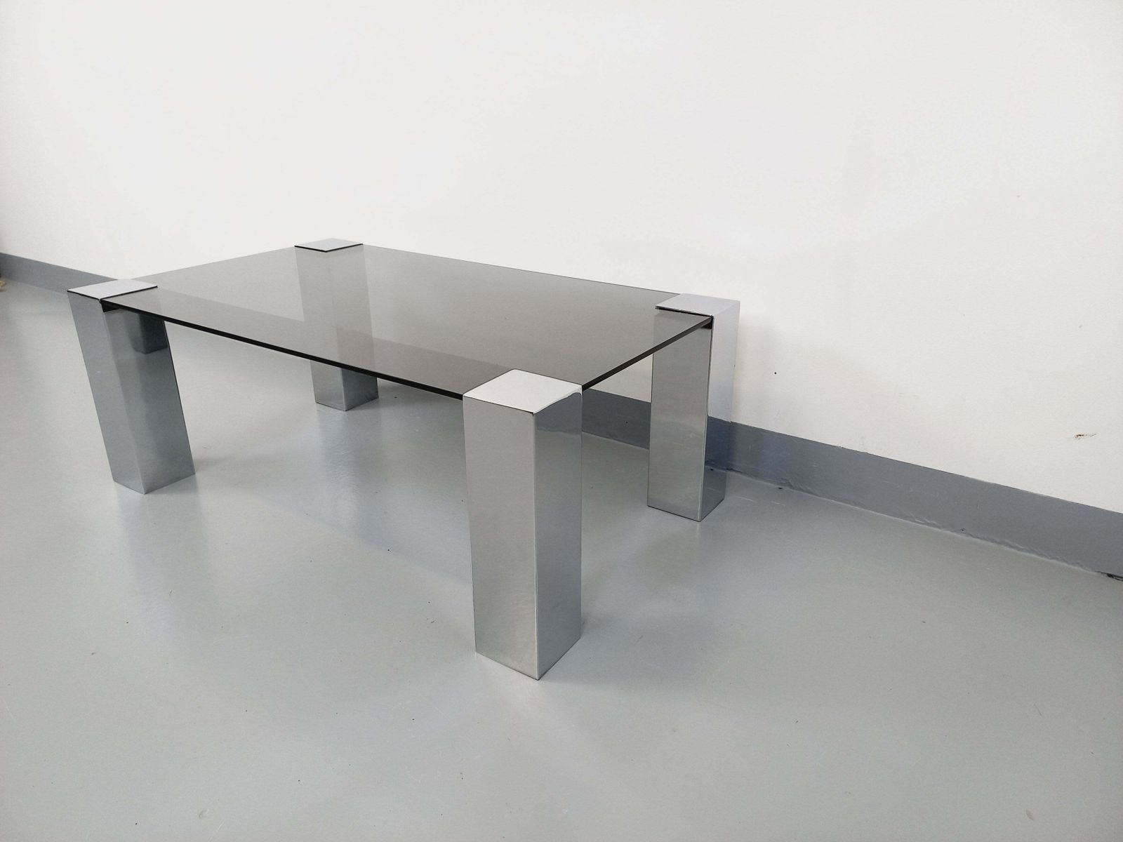 Table basse rectangulaire Willy Rizzo en verre fumé photo for sale
