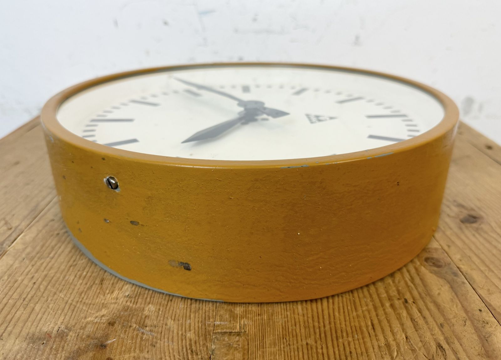 photo vinterior Beige Industrial Factory Wall Clock From Pragotron, 1960s