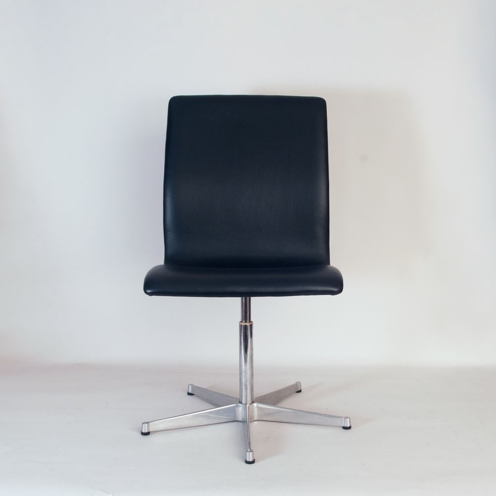 Arne Jacobsen ‘Oxford Chair’ photo Furniture
