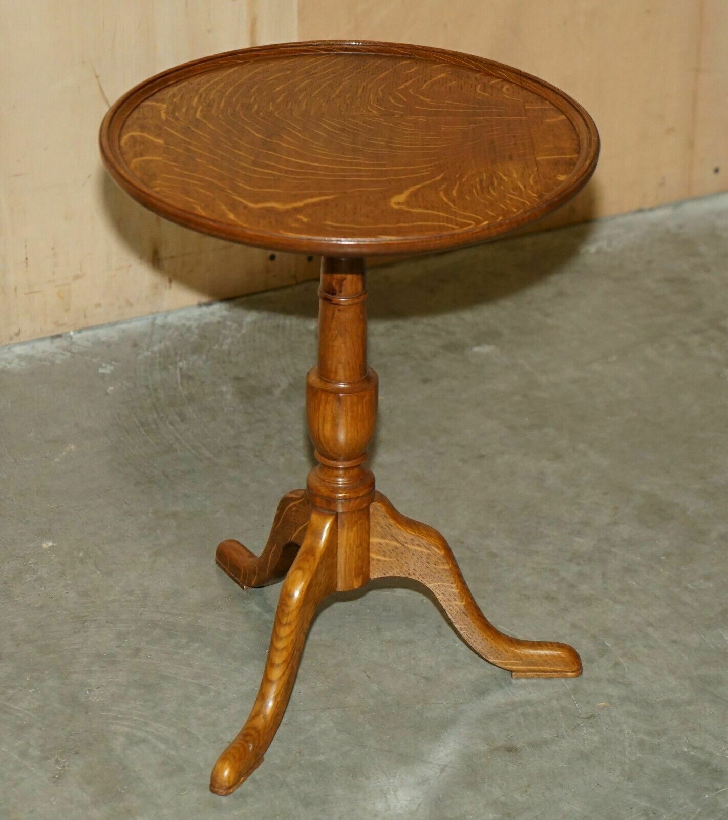 Exquisite Cira 1840 Antique Tiger Oak Cut Side End Lamp Tilt Top Tripod Table photo buy