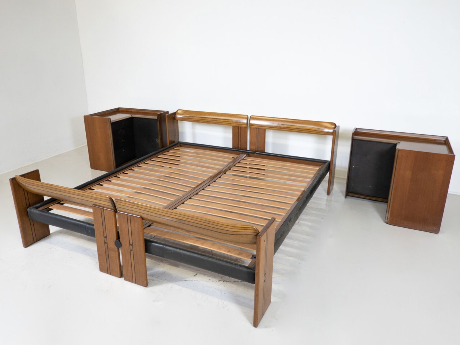 photo buy Artona Bed By Afra And Tobia Scarpa For Maxalto, With Matching Nightstands, Italy, 1970s