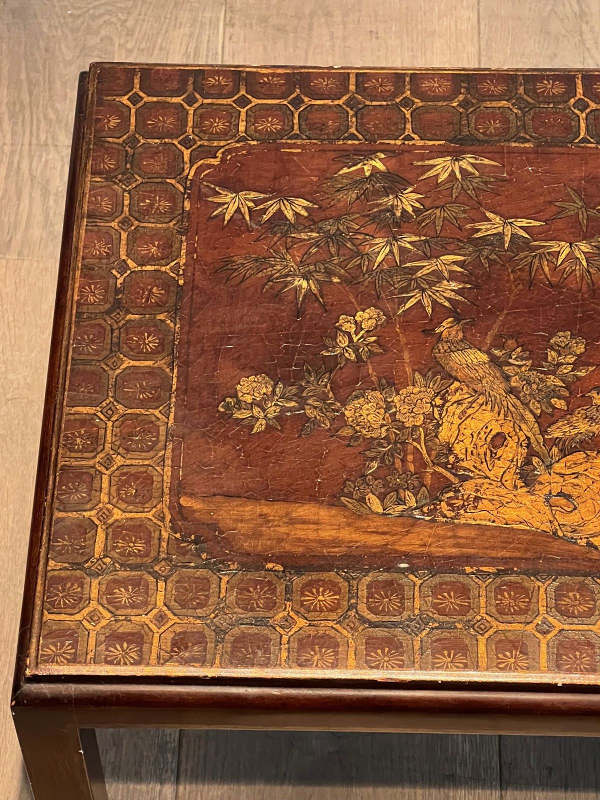 photo vinterior Suite Of Three Lacquered Nesting Tables With Chinese Decors. Around 1940