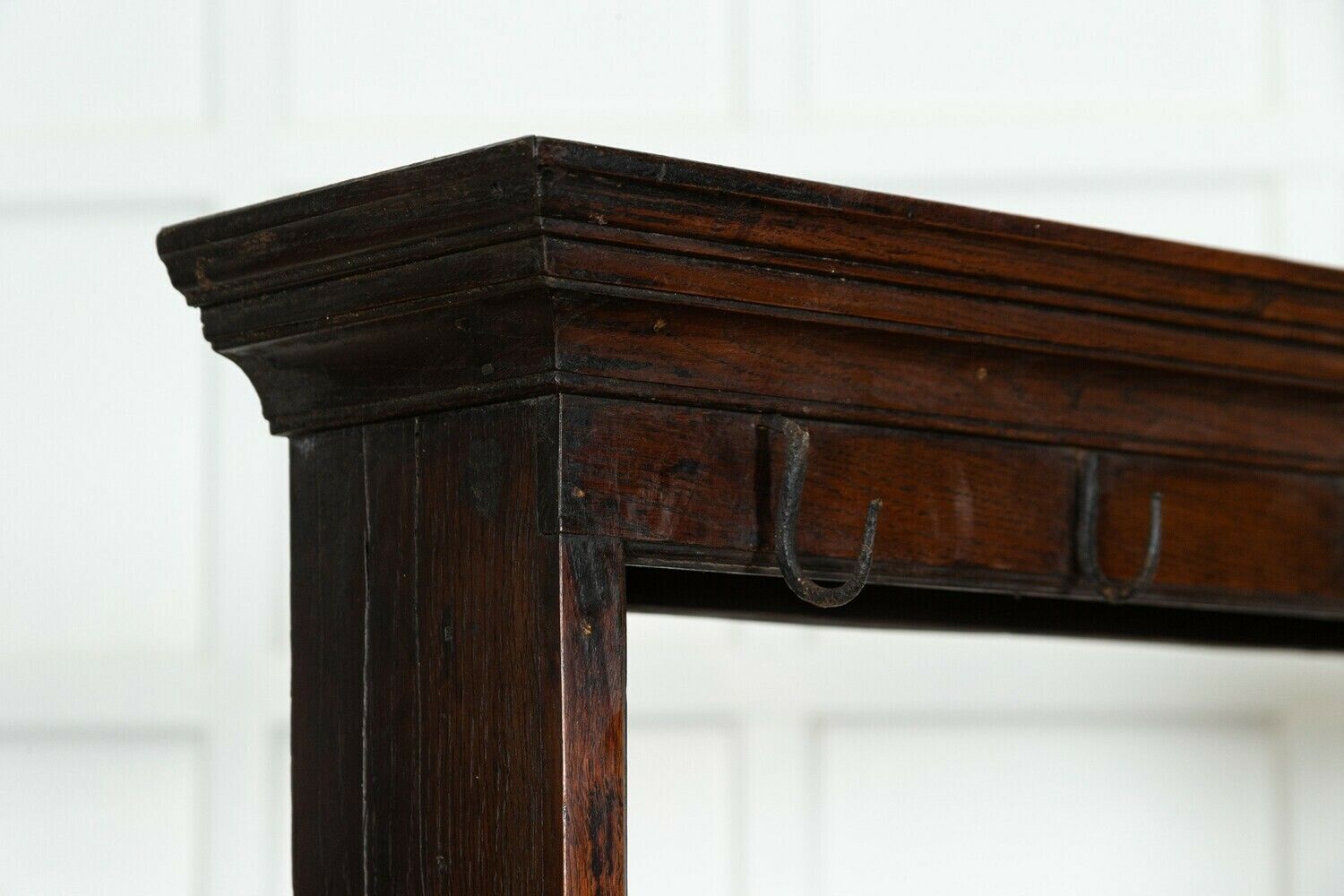photo vinterior English George III Oak Potboard Dresser