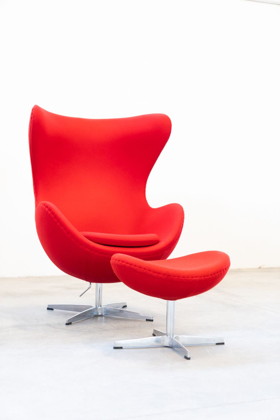 Riproduzione Poltrona Egg Chair Ispirata A Arne Jacobsen (1958)