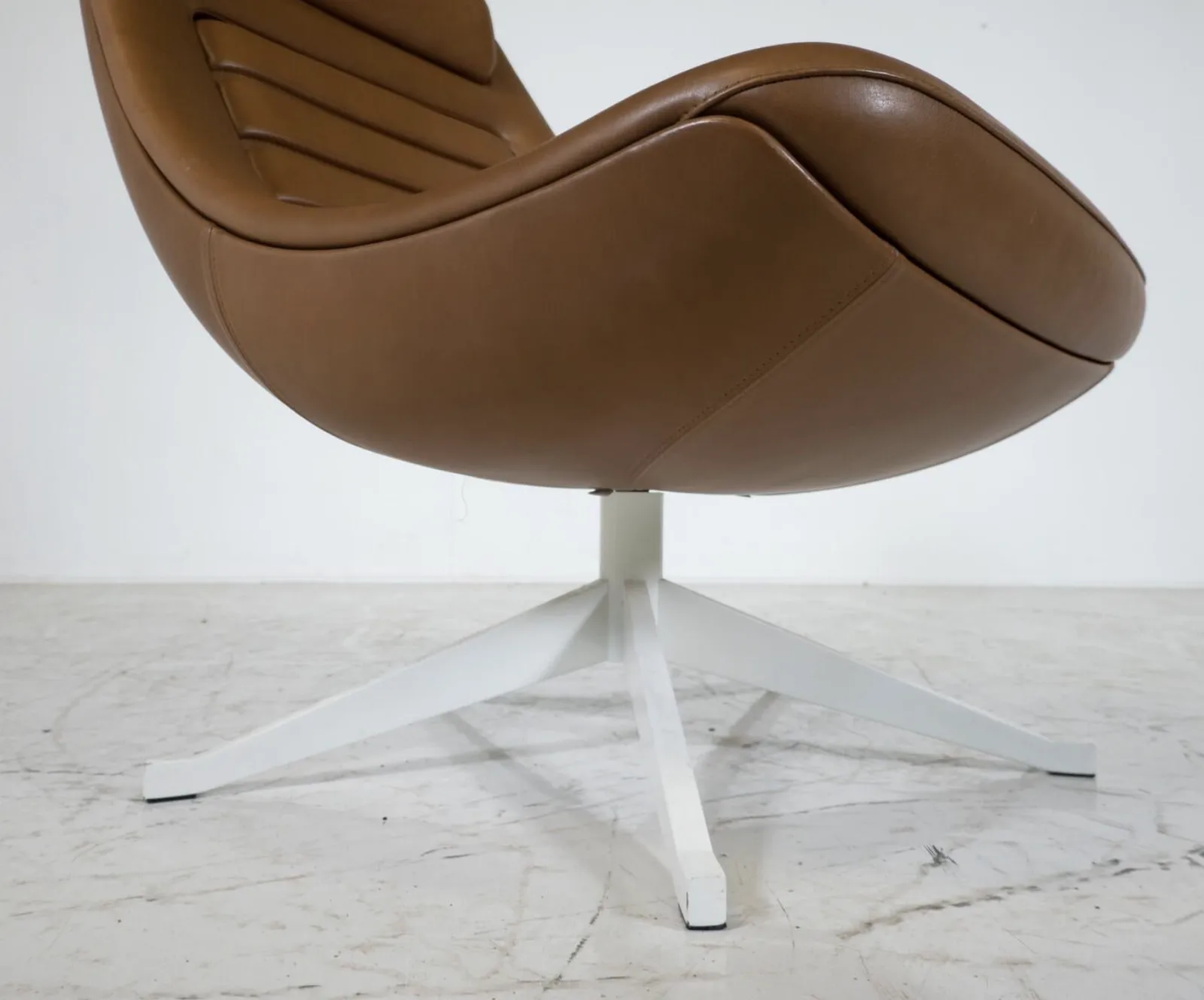 Manzù Lounge Chair By Pio Manzu For Alias photo vinterior