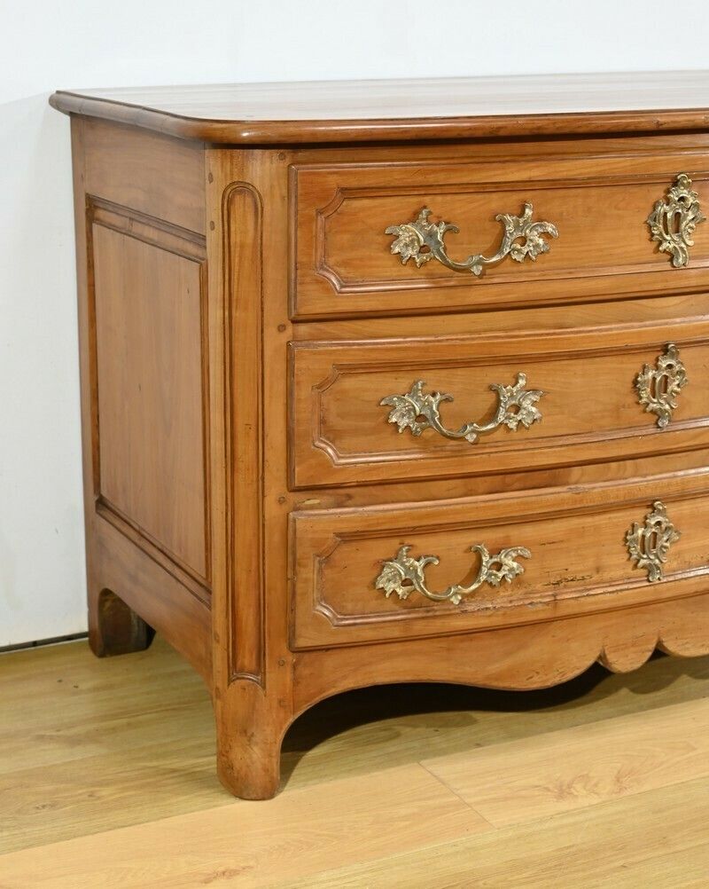 photo vintage Solid Cherry Commode, Transition Louis XIV / Regency Period – Early 18th Century