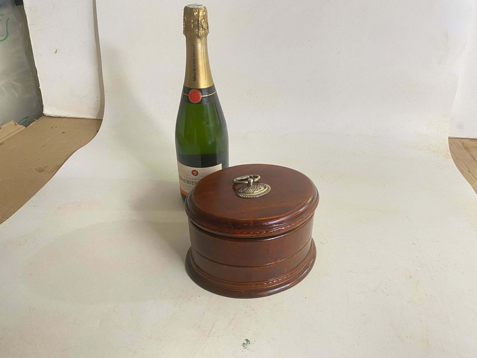 Large Oval Jewelry Box, Color With With Internal Compartments France 19th photo furniture