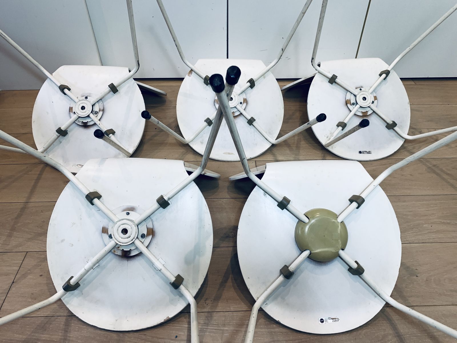 6 Arne Jacobsen (Fritz Hansen) White Ant Chairs W 4 Legs From 1986 photo vintage