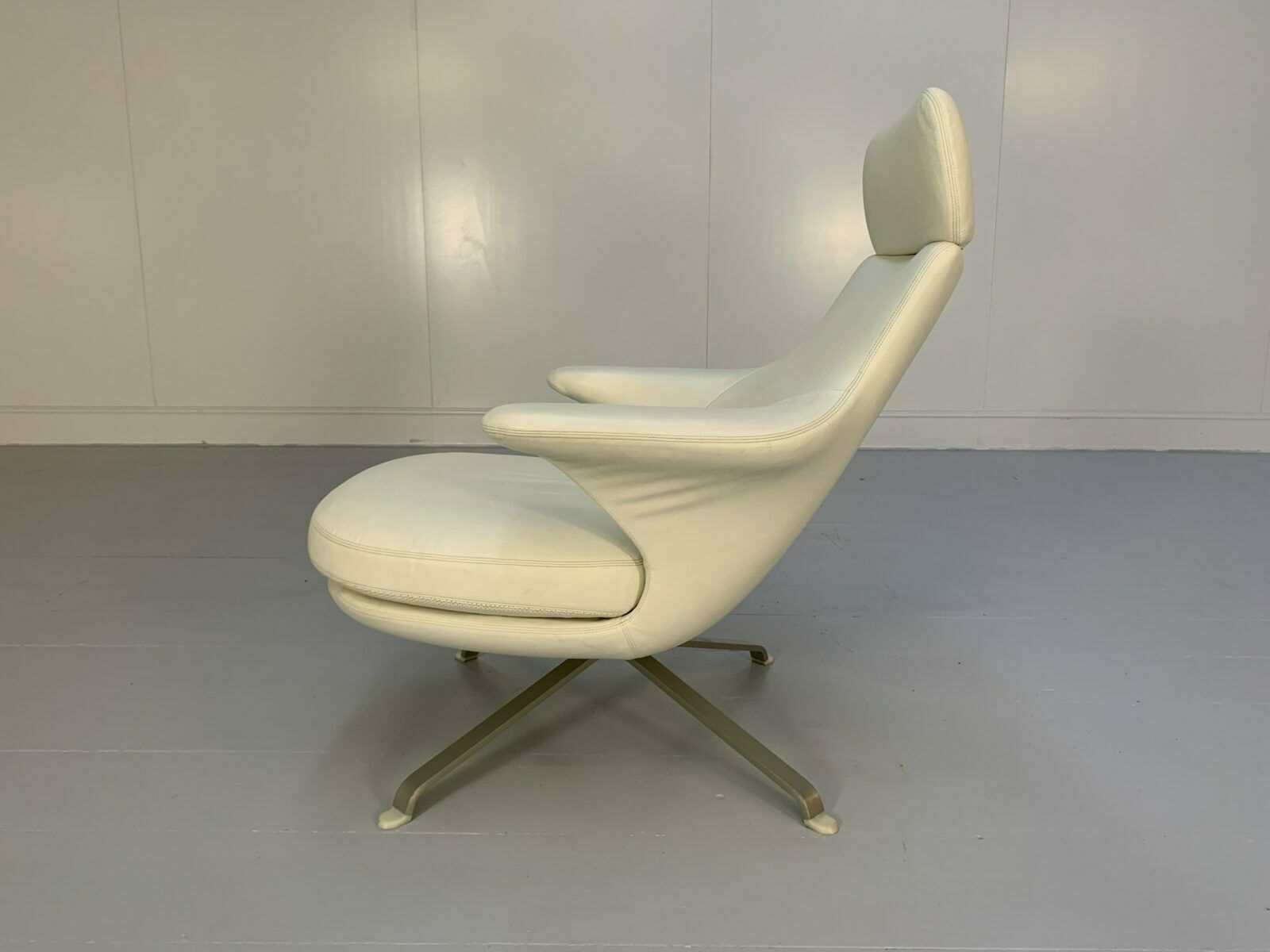 B&B Italia “Radar” Armchair – In Ivory Leather photo 2400.0