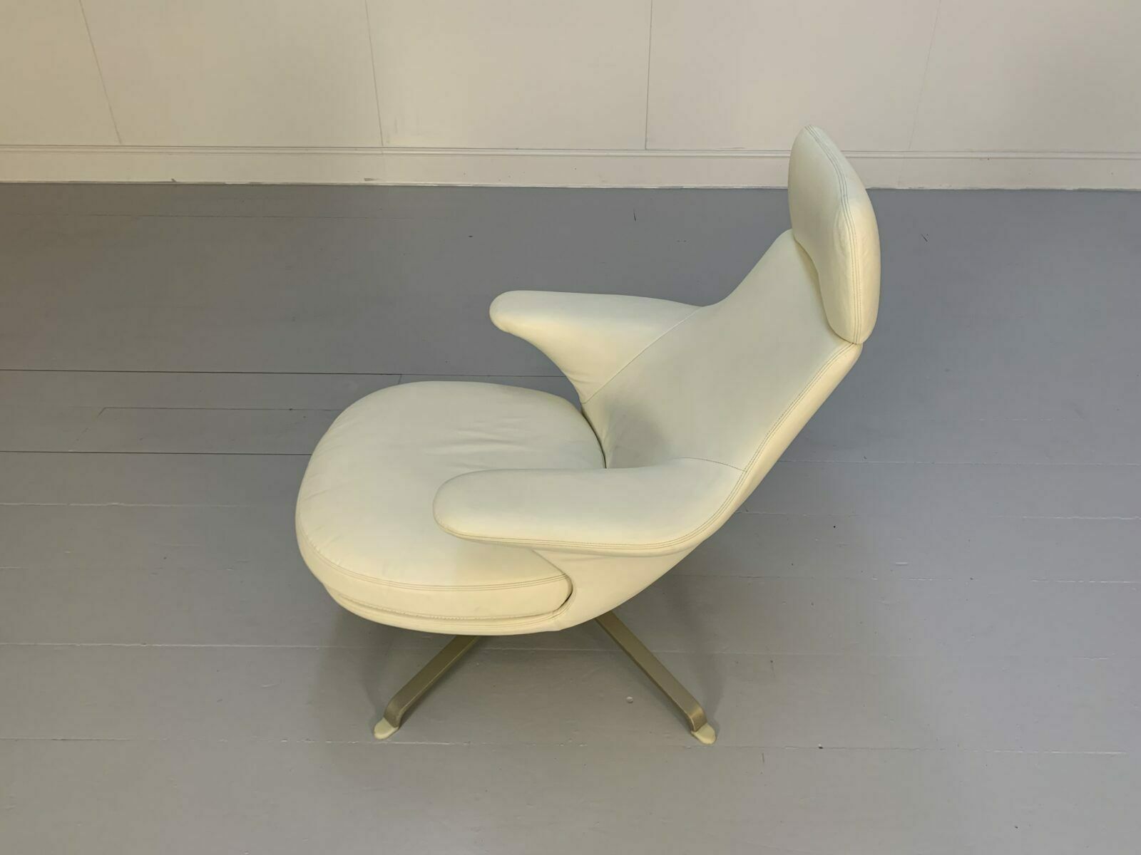 B&B Italia “Radar” Armchair – In Ivory Leather photo vintage