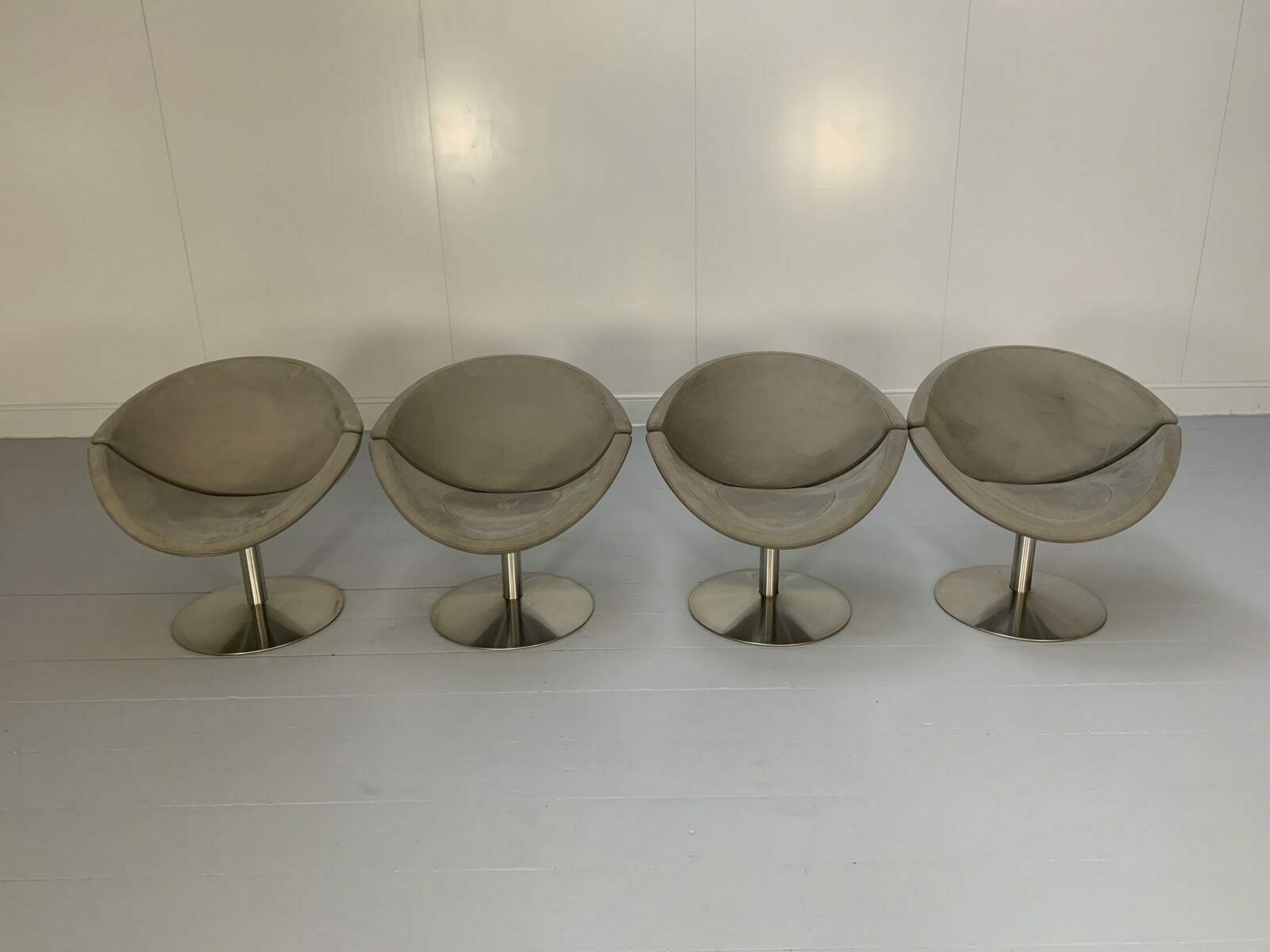 Suite Of 4 Erik Jorgensen “Apollo” Ej 96 Chairs  In Mid Grey Alcantara photo for sale