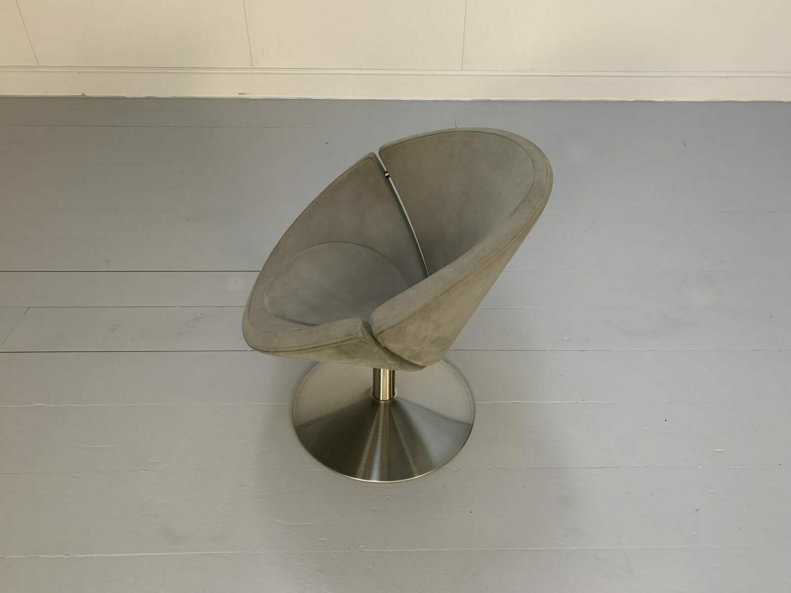 Erik Jorgensen “Apollo” Ej 96 Chair – In Mid Grey Alcantara photo vinterior