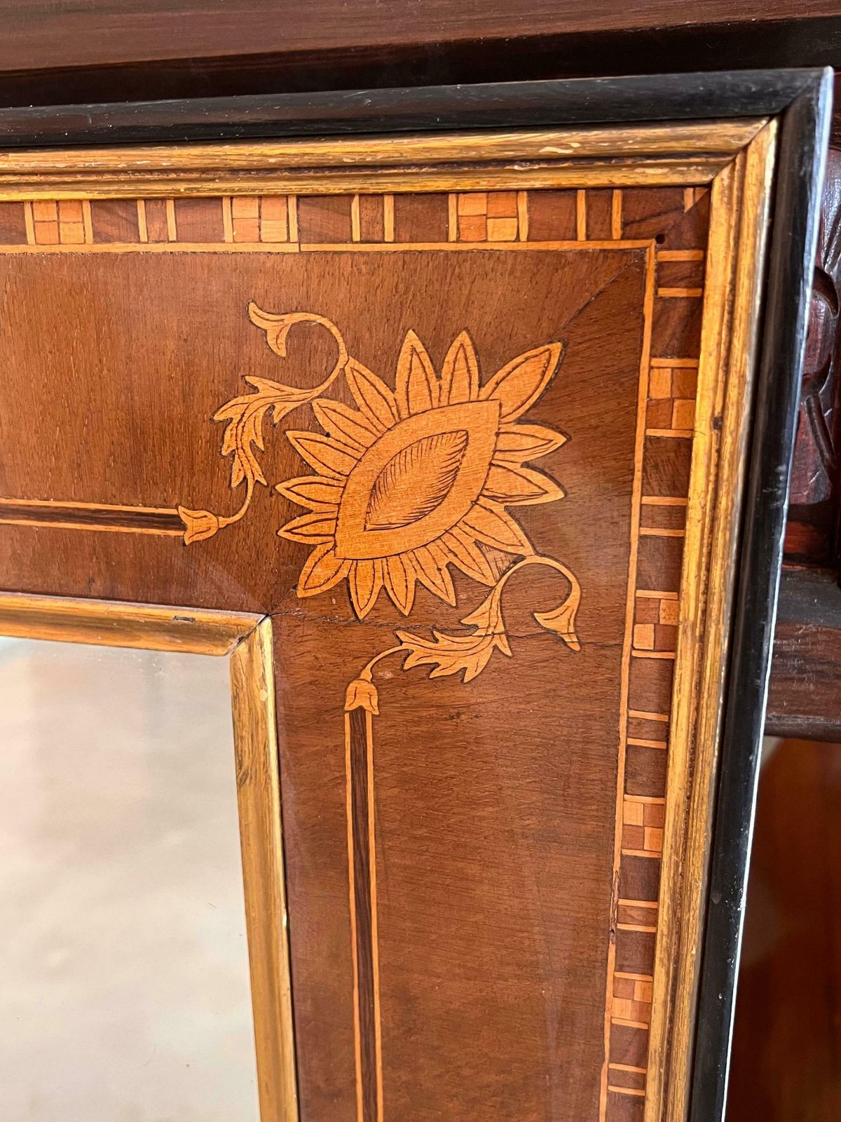 Miroir d'époque en acajou flammé et marqueterie, XIXe siècle photo vinterior