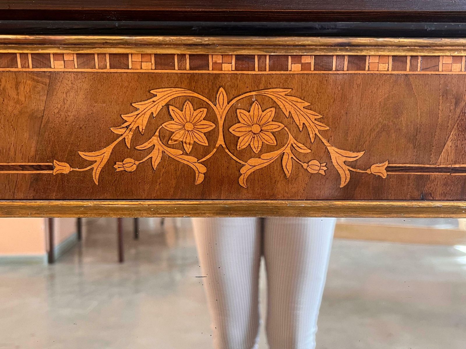 Miroir d'époque en acajou flammé et marqueterie, XIXe siècle photo buy