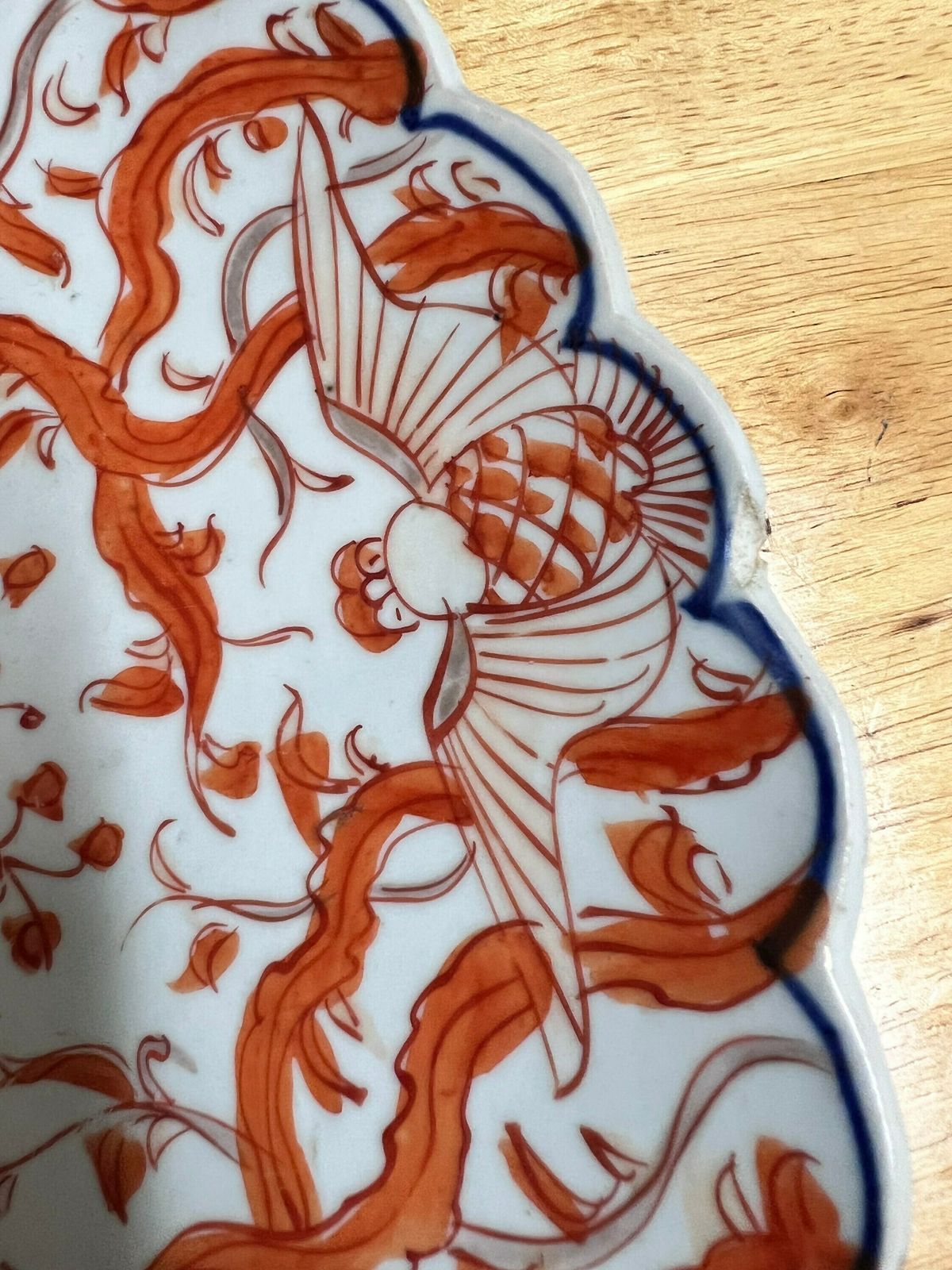 Antique Japanese Quality Imari Charger / Plate Having Scalloped Shaped Edge With Wonderful Hand Painted Flowers, Leaves And Flowers In Red, photo for sale