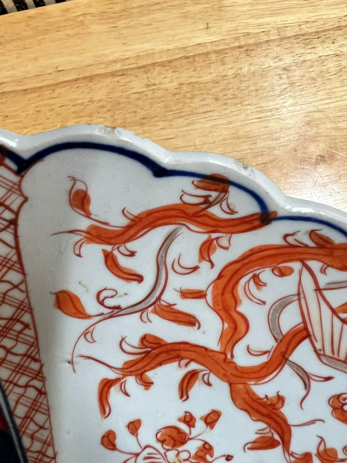 photo furniture Antique Japanese Quality Imari Charger / Plate Having Scalloped Shaped Edge With Wonderful Hand Painted Flowers, Leaves And Flowers In Red,